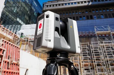 Scan 3D terrestre et mobile : Précision et efficacité Scanner 3D terrestre et mobile en action, capturant des données précises et détaillées pour la modélisation et l'analyse des environnements complexes.
